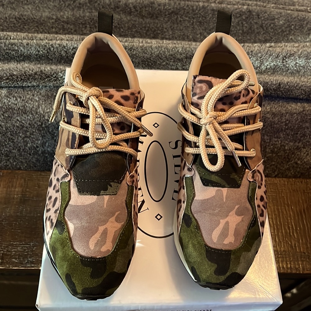 LIKE NEW: Steve Madden CLIFF Sneakers